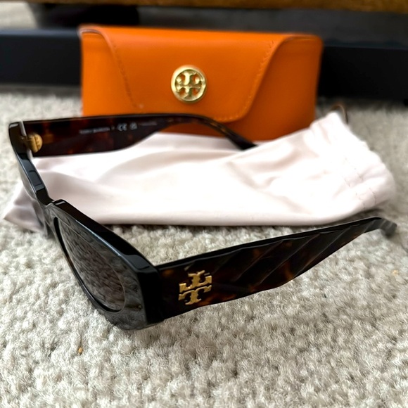 Tory Burch Brown Sunglasses - Picture 4 of 6